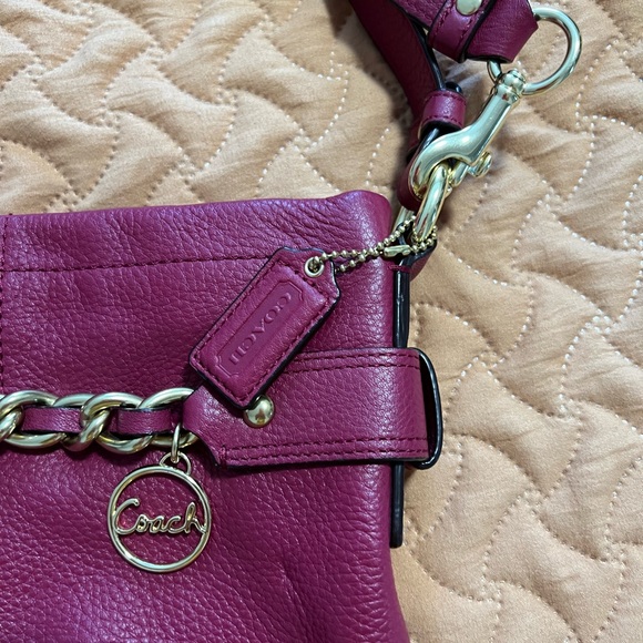 Hot pink leather coach handbag. Great condition - Picture 2 of 6